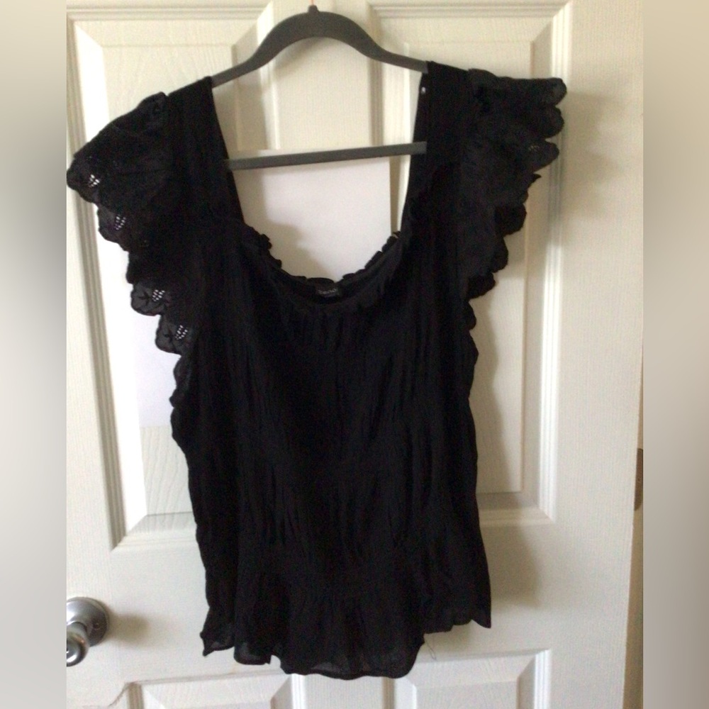 Black Ruffled Sleeveless Top - Picture 2 of 4